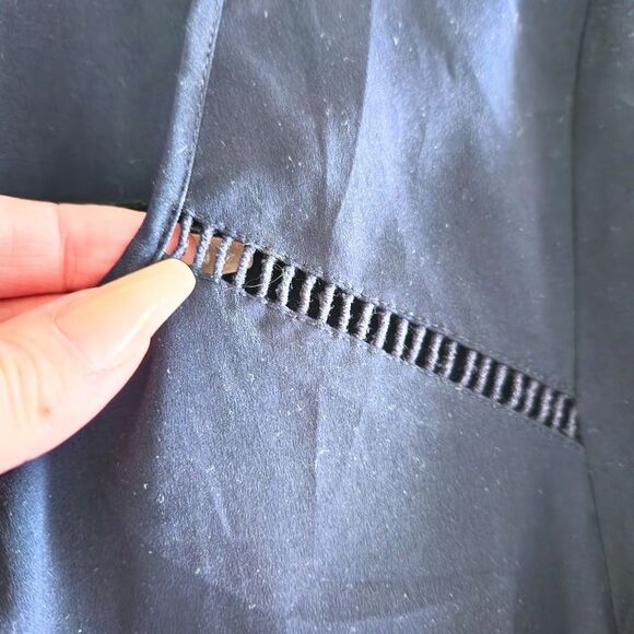 J. Crew Women's Navy Blue Blouse Cutout Collarbone & Hem Size Small - Picture 4 of 5